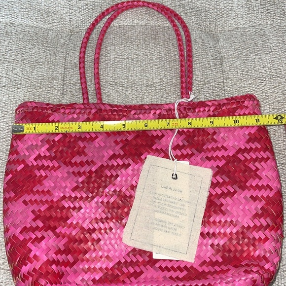 Colorful little straw tote bag from Urban Outfitters, handmade in Bali - Picture 5 of 8